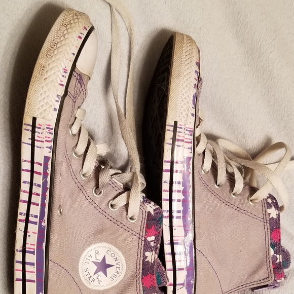 Converse Girls Size 3 - Picture 3 of 3
